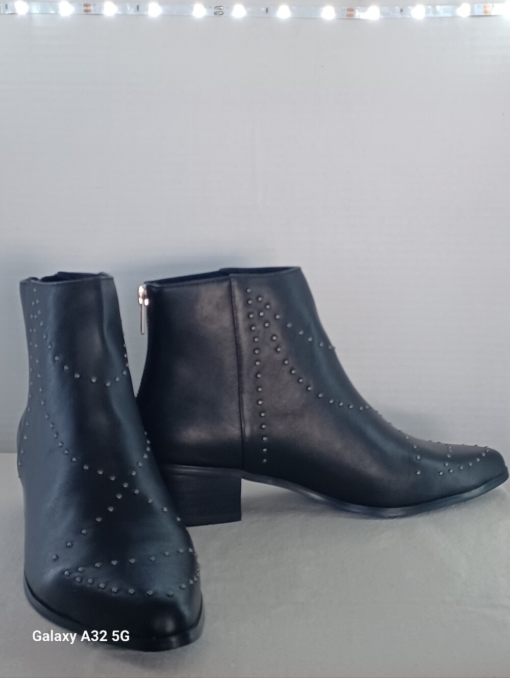 Grey City, Womens Studded, Pointed Toe, Leather, Ankle Bootie 2" Block Heel Sz 7
